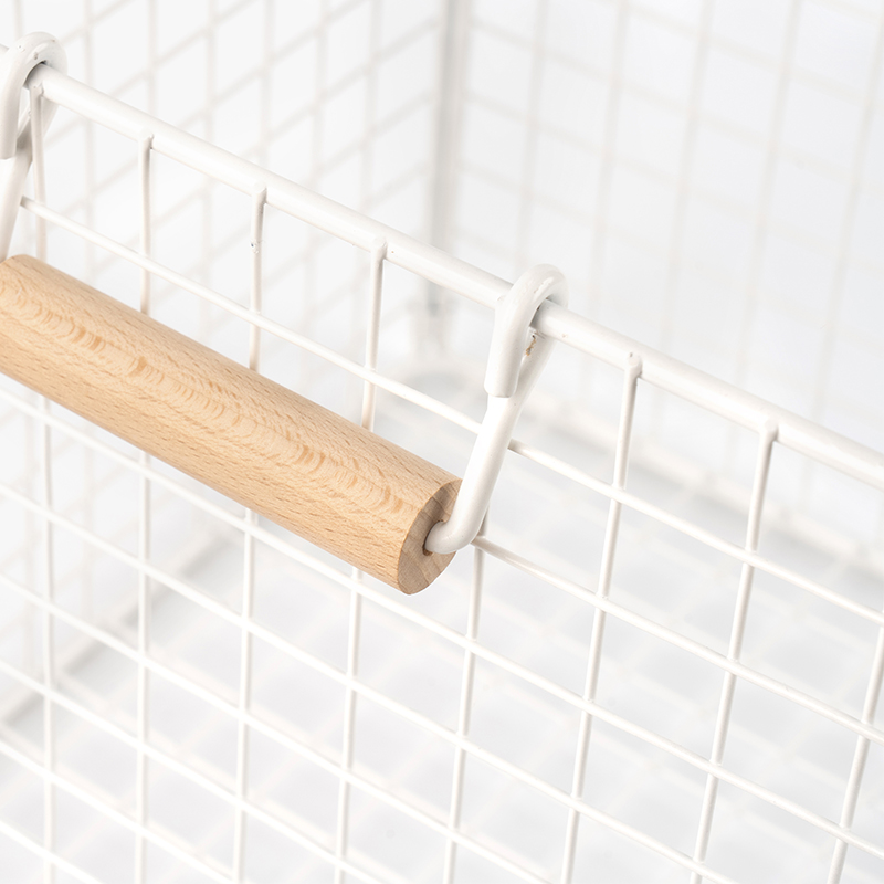 Dróttároló kosarak fa fogantyúkkal a kamrához