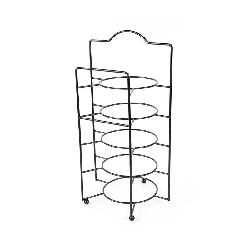 Többszintes tálalóállvány tálakkal és edényekkel