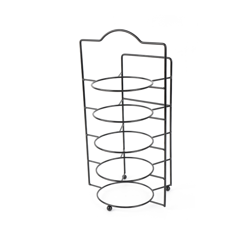Többszintes tálalóállvány tálakkal és edényekkel