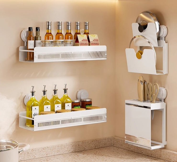 A konyhai munkalapok mindig rendetlenek? Mennyi helyet takaríthat meg, ha kiválasztja a megfelelő konyhai fűszertartót?